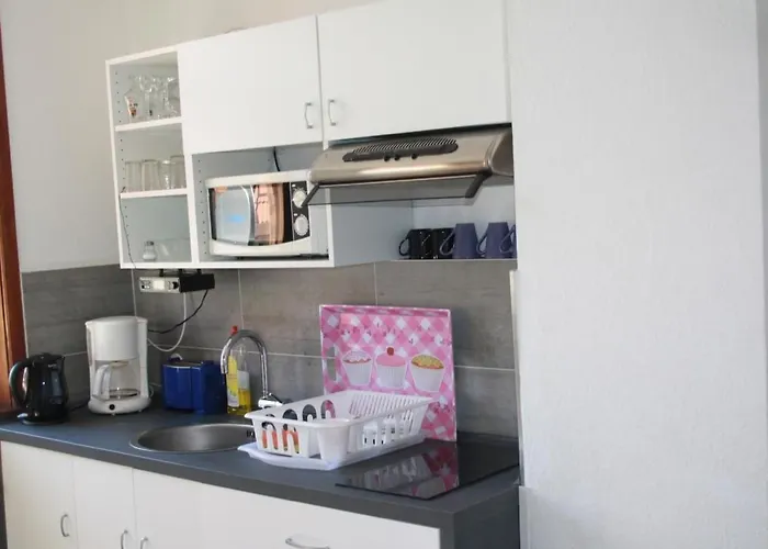 Gemuetliche In Mit Garten By Interhome דירה ורניגרוד